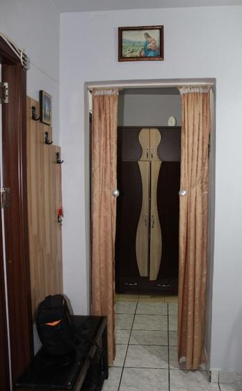 Apartament cu 3 camere decomandat, mobilat în Central