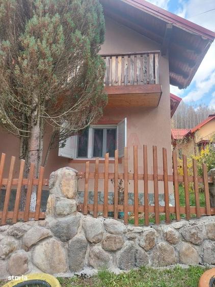 Casă cu 4 camere cu Teren 1100 Mp în Poiana
