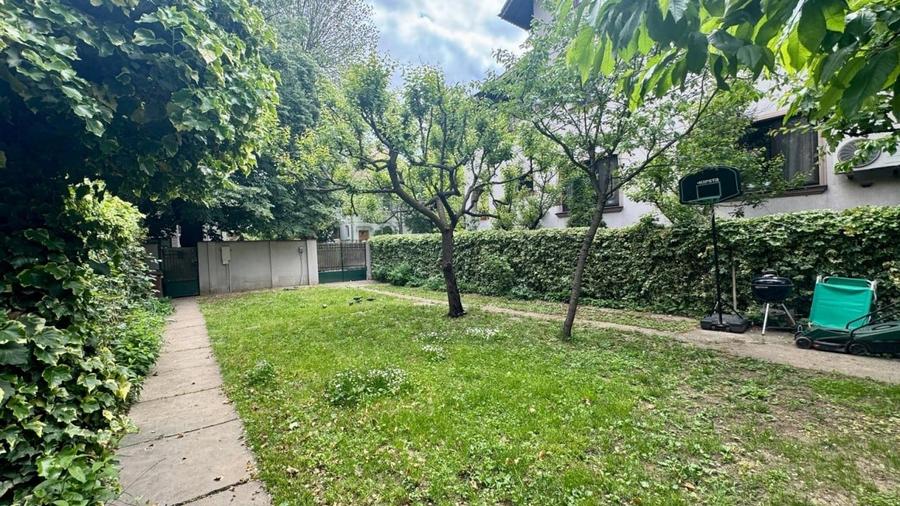 Casă individuală cu 6 camere cu Canalizare în Domenii