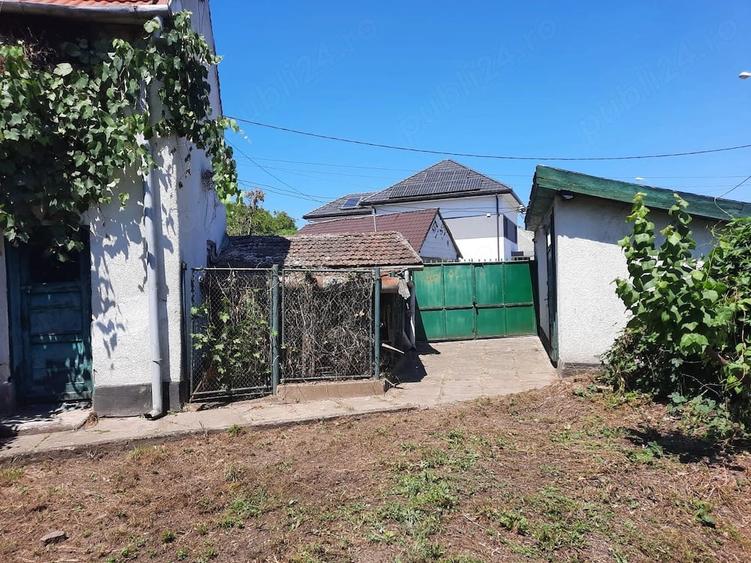 Proprietate din caramida: 2 case independente, teren 900 mp, deschidere pe 2 strazi, Centrul Vechi, - 1