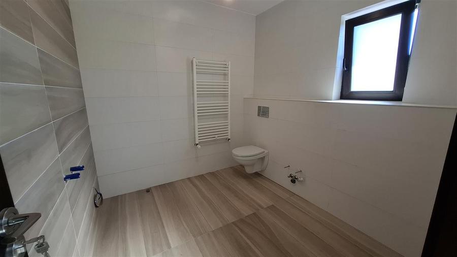 Casă individuală cu 5 camere cu Canalizare în Valea Lupului