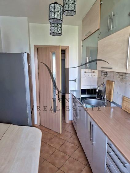 Apartament cu 3 camere semidecomandat în Colentina