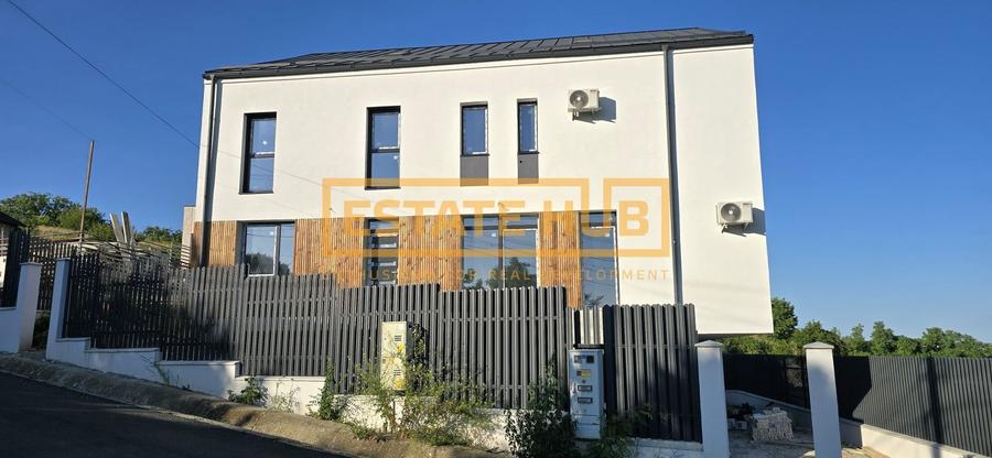Duplex cu 5 camere cu Canalizare în Dâmbul Rotund
