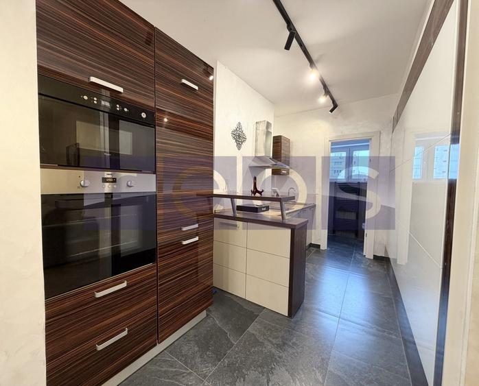 Apartament cu 4 camere semidecomandat, mobilat în Universitate