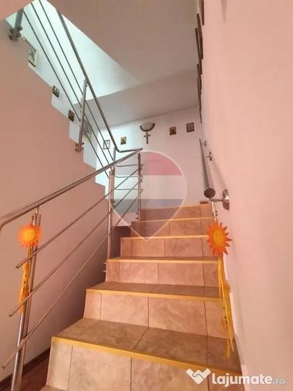 Casă cu 5 camere cu Teren 550 Mp în Tărtășești