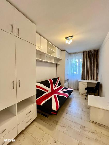 Apartament cu 3 camere semidecomandat în Gară
