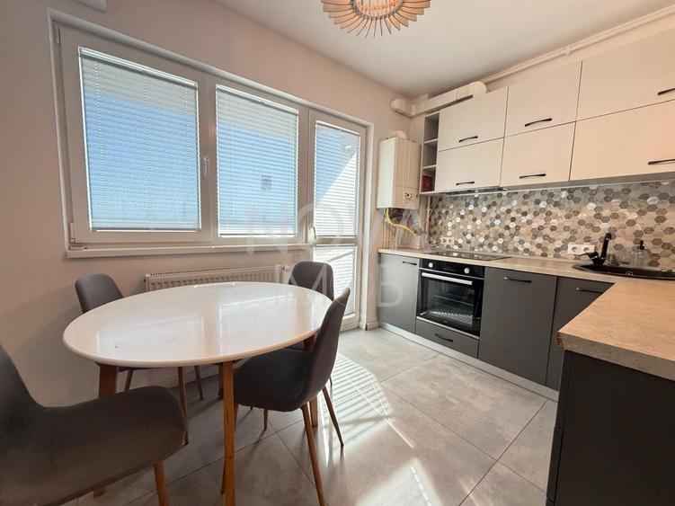Apartament cu 3 camere semidecomandat, mobilat în Exterior Vest