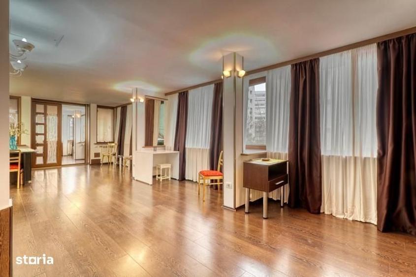 Apartament cu 4 camere decomandat în Victoriei
