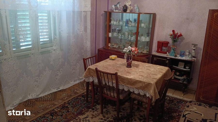 Casă cu 1 camere cu Teren 2000 Mp în Axente Sever