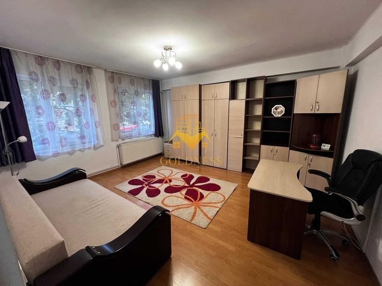 Garsonieră decomandată în Central