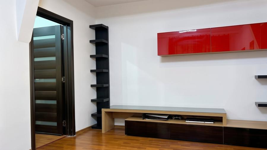 Apartament cu 3 camere semidecomandat în Dristor