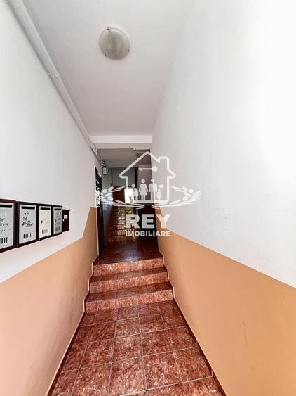 Apartament cu 3 camere semidecomandat în Turnișor