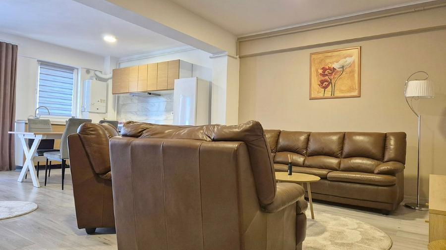 Apartament cu 2 camere decomandat în Triaj