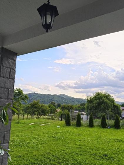 Casă cu 4 camere în Ștefești