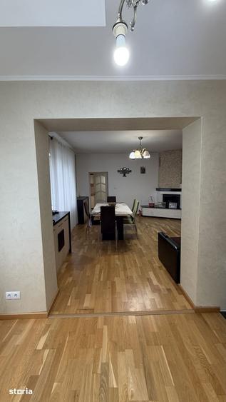 Casă cu 6 camere cu Teren 661.51 Mp în Central