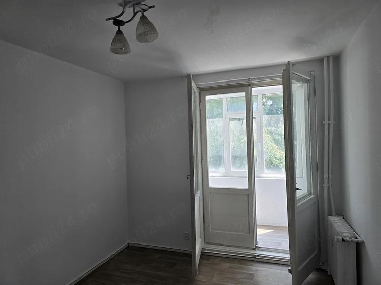 Apartament cu 3 camere semidecomandat în Militari