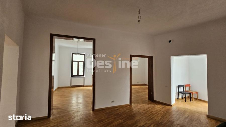 Spațiu comercial, de 160 mp, în Romană