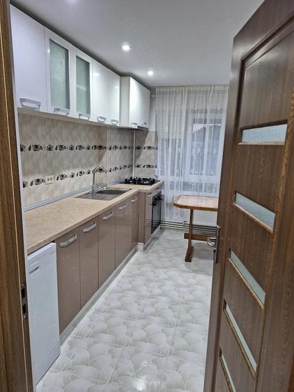 Apartament cu 2 camere decomandat în Girocului