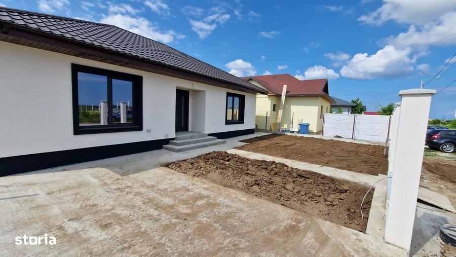 Casă cu 3 camere decomandat cu Canalizare în Agigea