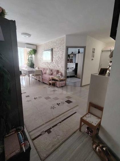 Apartament cu 3 camere semidecomandat în Central