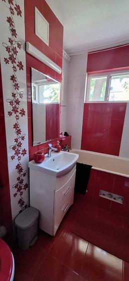 Apartament cu 2 camere semidecomandat în Podu Roș