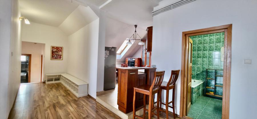 Penthouse cu 4 camere decomandat în Andrei Mureșanu