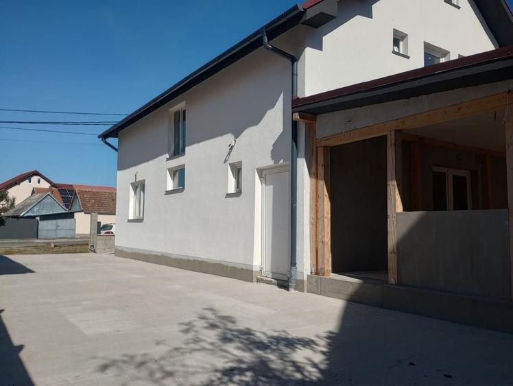 Casă cu 4 camere în Haieu