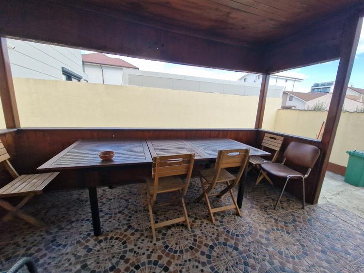 Casă individuală cu 5 camere cu Canalizare în Central