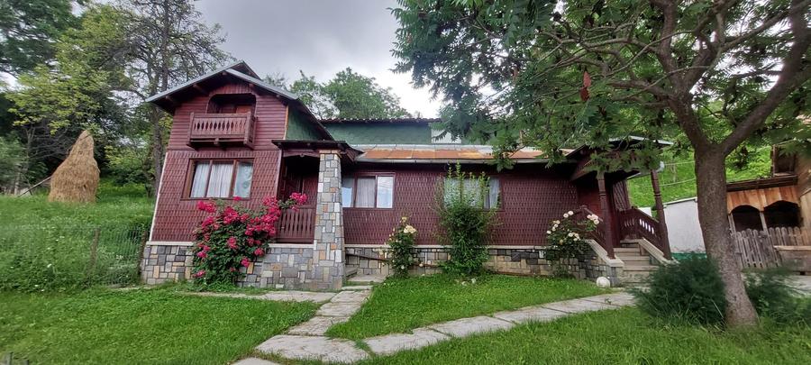 Casă individuală cu 2 camere cu Teren 1745 Mp în Comarnic