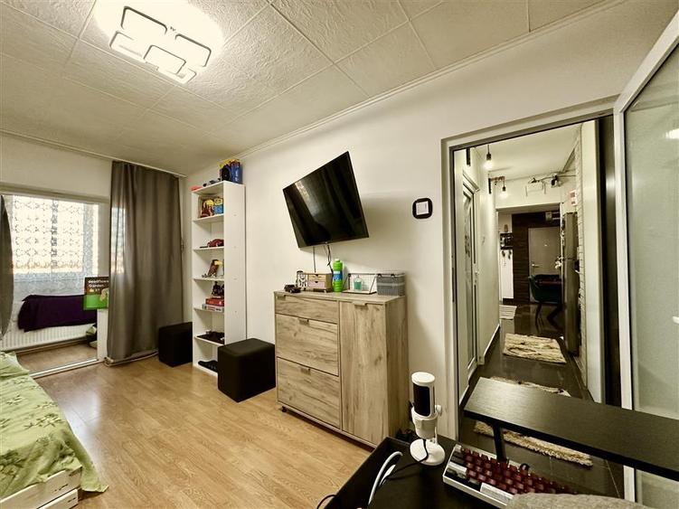 Apartament cu 3 camere decomandat în Aurel Vlaicu