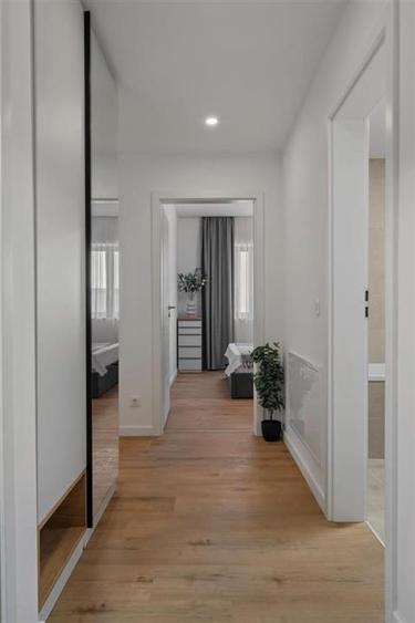 Apartament cu 3 camere decomandat, mobilat în Berceni