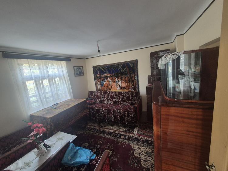 Casă cu 3 camere în Gropșani