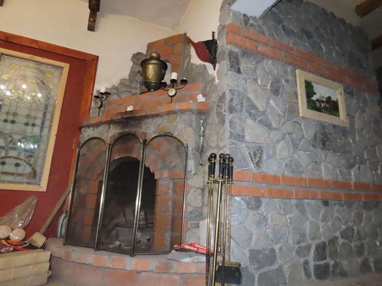 Casă individuală cu 5 camere cu Canalizare în Moroeni