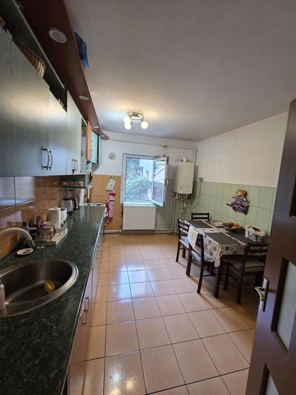 Apartament cu 3 camere decomandat în Dorobanți 2