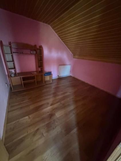 Casă individuală cu 5 camere cu Canalizare în Bariera Vâlcii