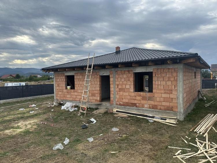 Casă cu 3 camere în Dumbrava