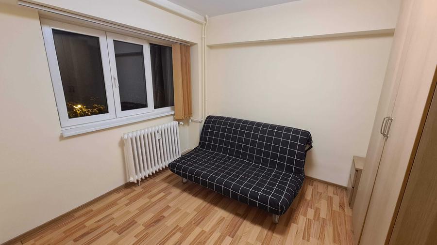 Apartament cu 3 camere semidecomandat în Universitate
