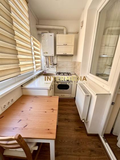 Apartament cu 2 camere decomandat, mobilat în Central