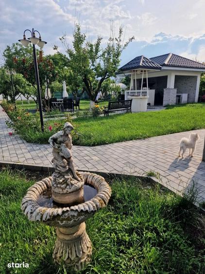 Casă cu 6 camere cu Teren 1300 Mp în Cazasu