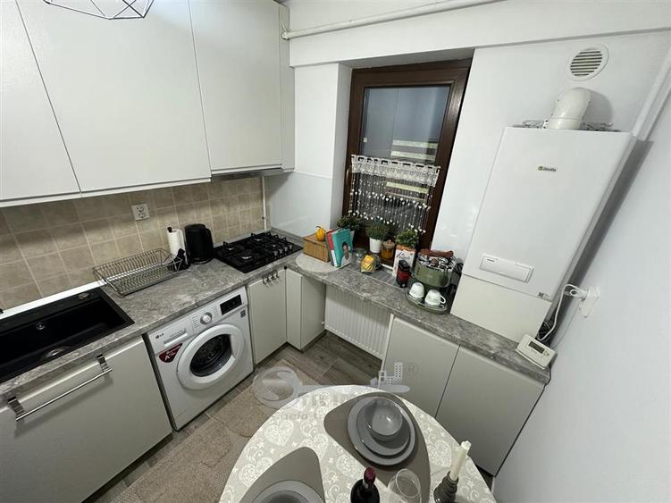 Apartament cu 2 camere decomandat în Nicolina