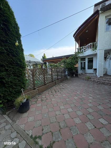 Casă cu 6 camere cu Teren 470 Mp în Gherăiești