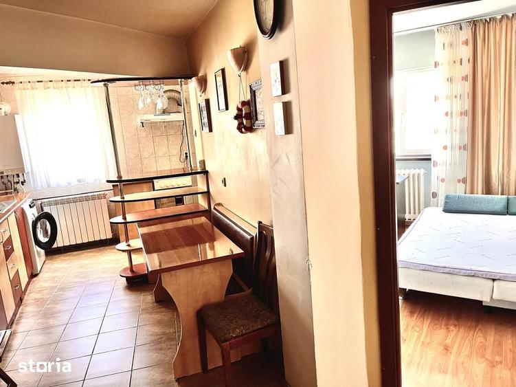 Apartament cu 3 camere semidecomandat în Mircea cel Bătrân