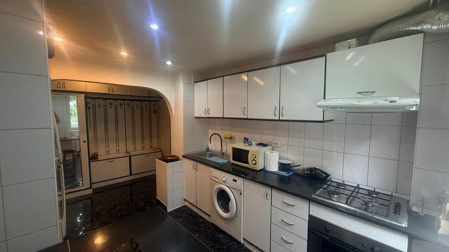 Apartament cu 3 camere semidecomandat în Ozana