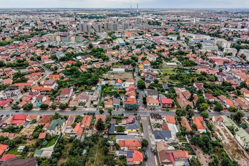 Casă individuală cu 5 camere cu Canalizare în Pârneava