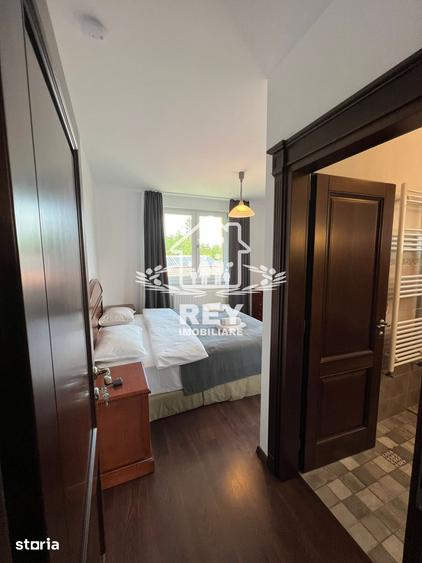 Casă cu 10 camere cu Teren 250 Mp în Central