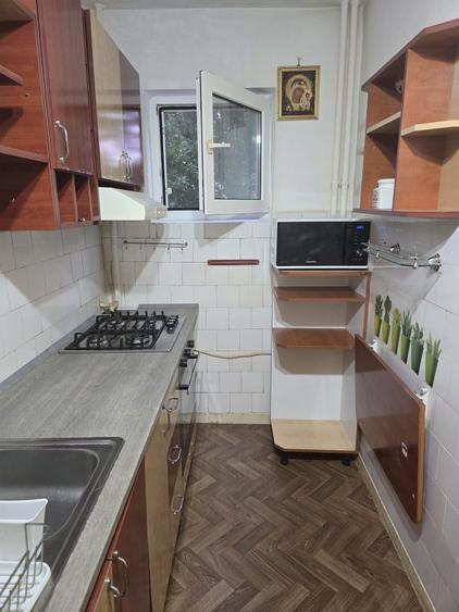 Apartament cu 2 camere semidecomandat în Olteniței