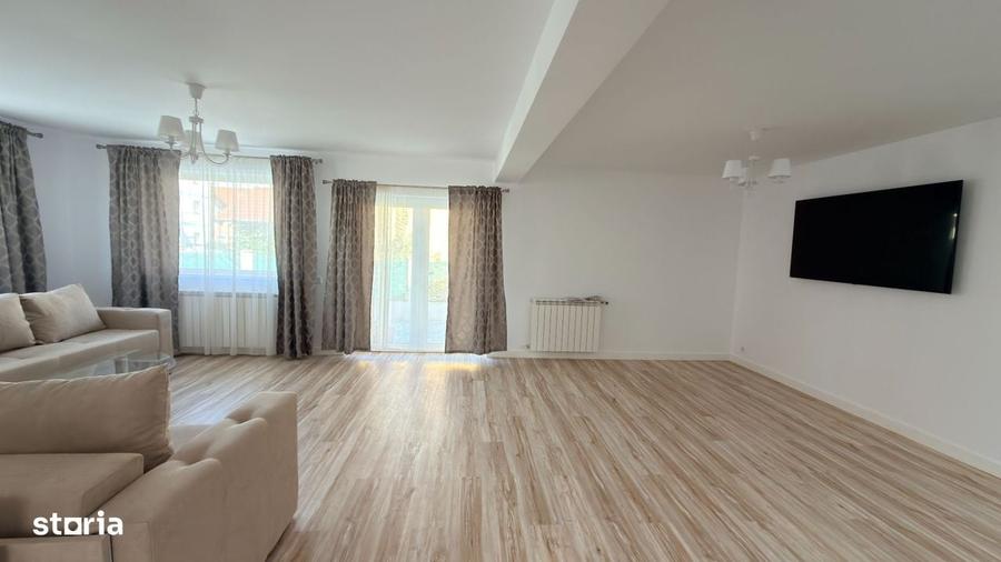 Casă cu 5 camere în Roșia
