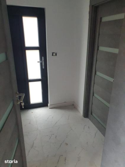 Casă cu Teren 1000 Mp în Mănăstirea Cașin
