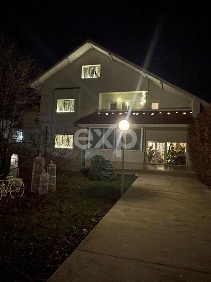 Casă individuală cu 10 camere cu Canalizare în Micro 6