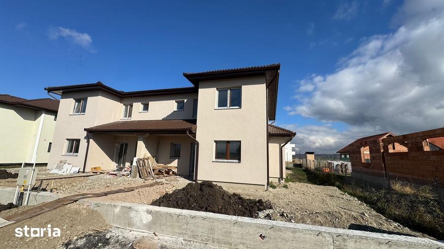 Casă cu 5 camere cu Teren 300 Mp în Șura Mică